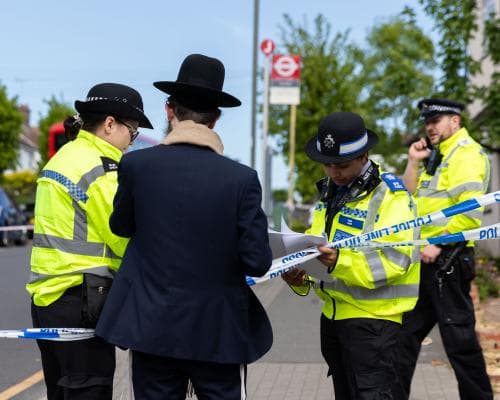 Met sets up specialist unit as antisemitic hate crimes in London hit two-year high